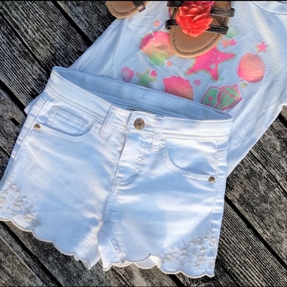 Cherokee Other - Cherokee White Denim Shorts Embroidered Sz S NWOT